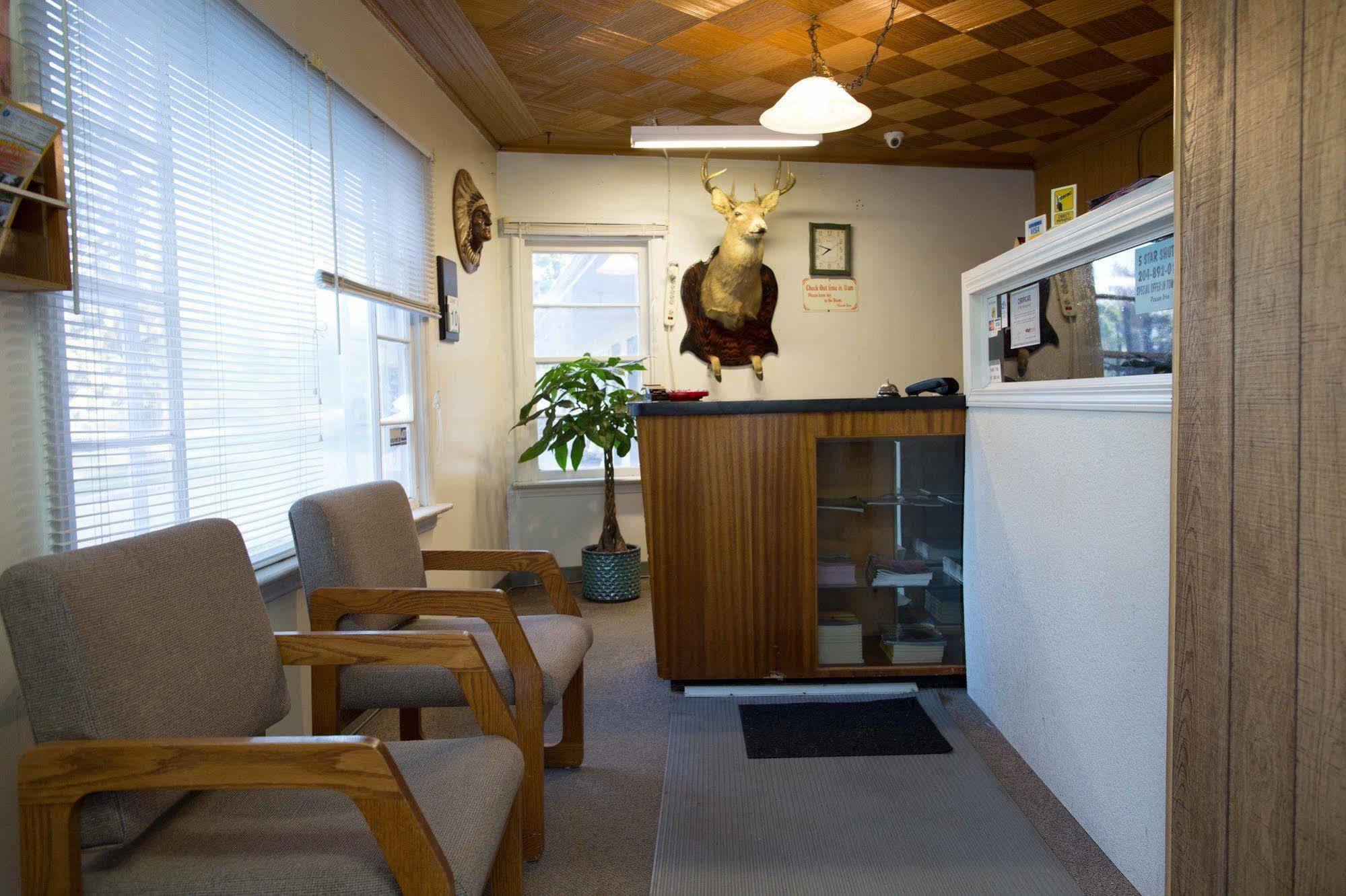 Yellow Quill Motel Portage la Prairie Exteriör bild